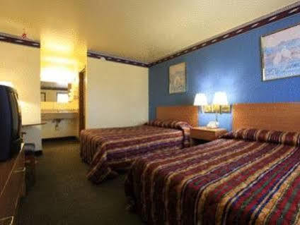 Budget Inn By Oyo Nassawadox Hwy 13 Esterno foto